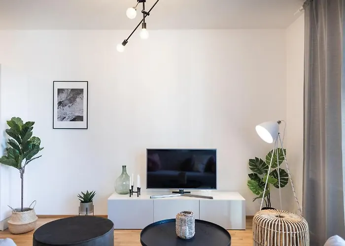 Marina Island - Modern Riverside Apartment With Terrace