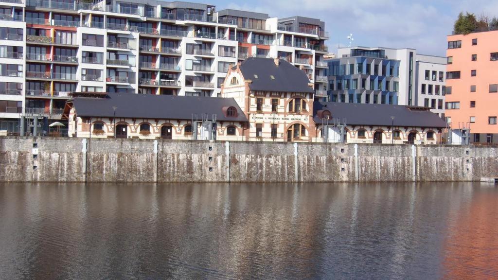 Apartamento Marina Island - Modern Riverside With Terrace Praga
